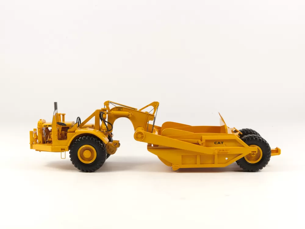 Caterpillar DW21 Series 3 & No. 470 Scraper