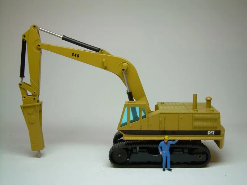 Caterpillar 245 with Balderson Hammer