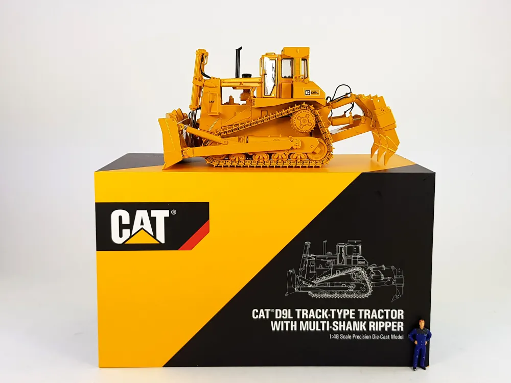 Caterpillar D9L met Multi-tand ripper