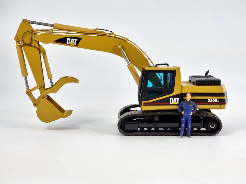 Caterpillar 320B Excavator