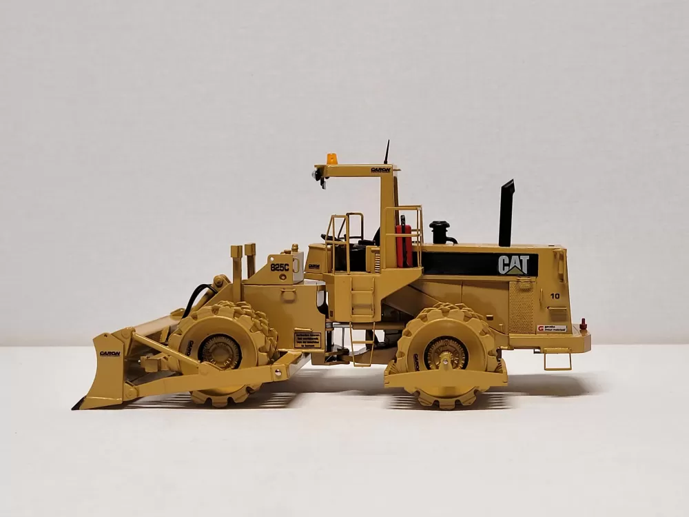 Caterpillar 825C Soil Compactor